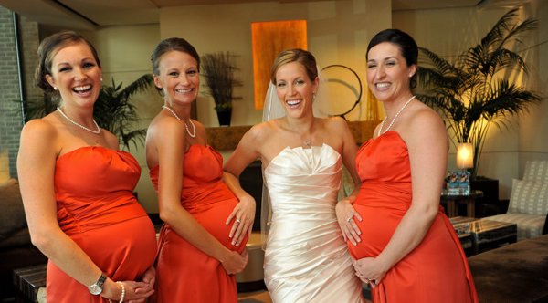 robe demoiselle d'honneur orange bustier droit pour femme enceinte